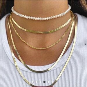 Adina Eden Choker